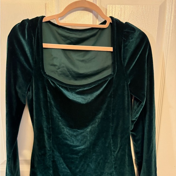 Small green velvet dress - Picture 2 of 6